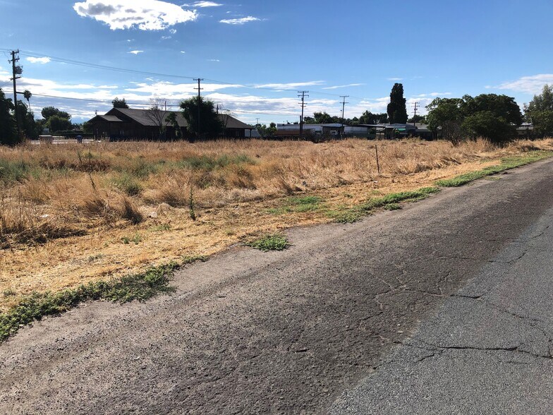 210-284 N Burnett Rd, Tipton, CA à louer - Photo de l’immeuble – Image 3 sur 4