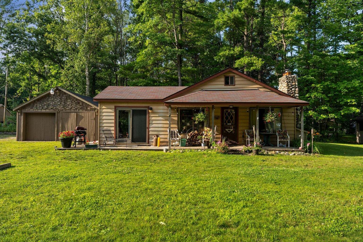 3551 W Otsego Lake Dr, Gaylord, MI à vendre Photo de l’immeuble– Image 1 sur 20
