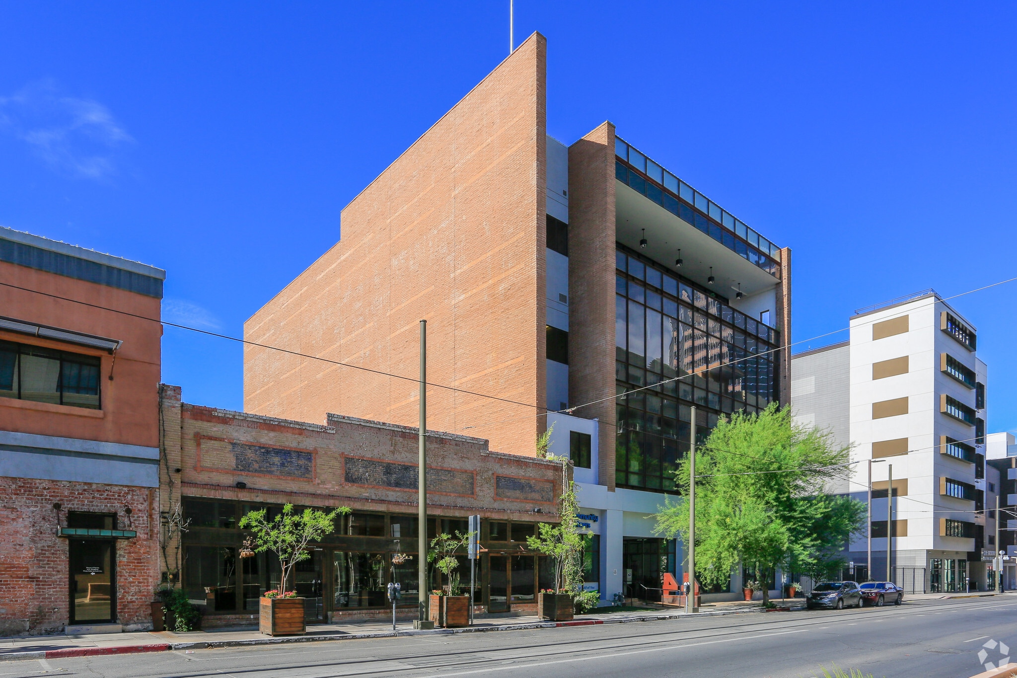 44 E Broadway Blvd, Tucson, AZ à louer Photo principale– Image 1 sur 9