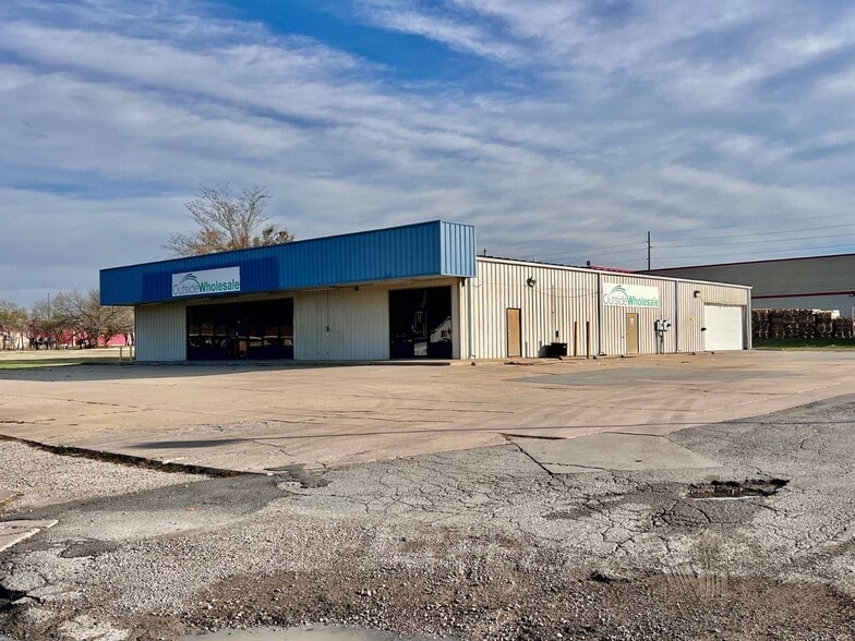 901 Lewark St, Coffeyville, KS à vendre - Photo principale – Image 1 sur 4