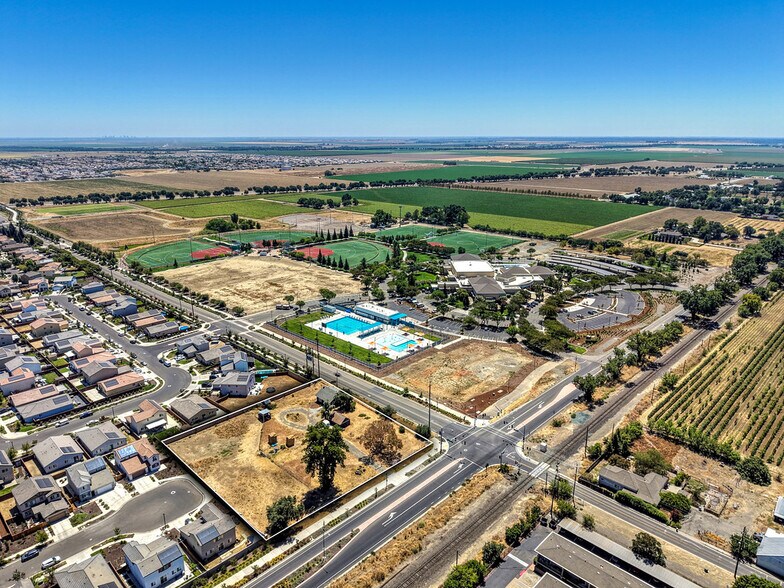 19435 East St, Woodland, CA à vendre - Aérien – Image 2 sur 50