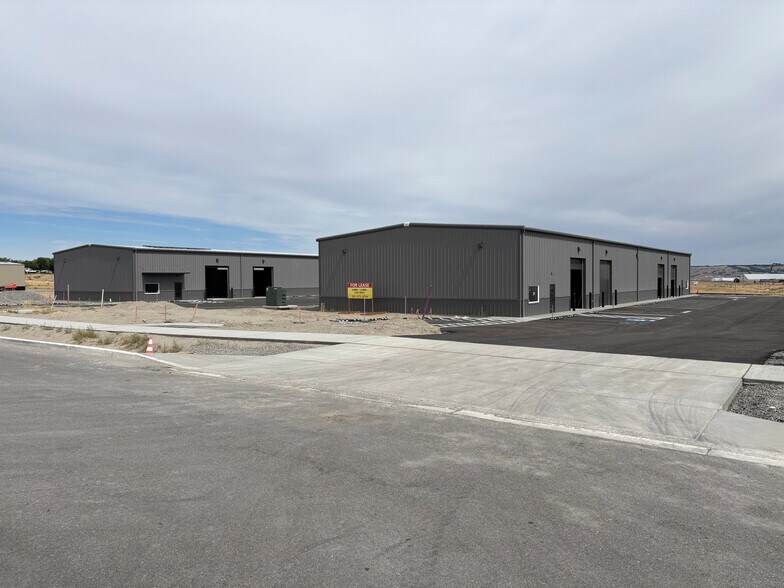 2574 Henderson Loop, Richland, WA à louer - Photo de l’immeuble – Image 1 sur 1