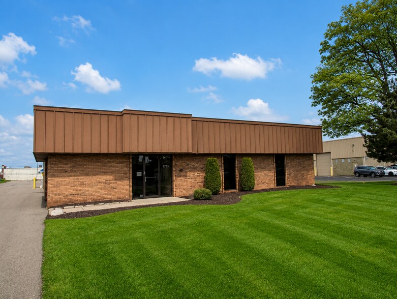 375 Robbins Dr, Troy, MI à vendre - Photo de l’immeuble – Image 3 sur 6