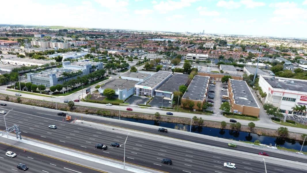 6440-6490 W 20th Ave, Hialeah, FL à louer Photo principale– Image 1 sur 11