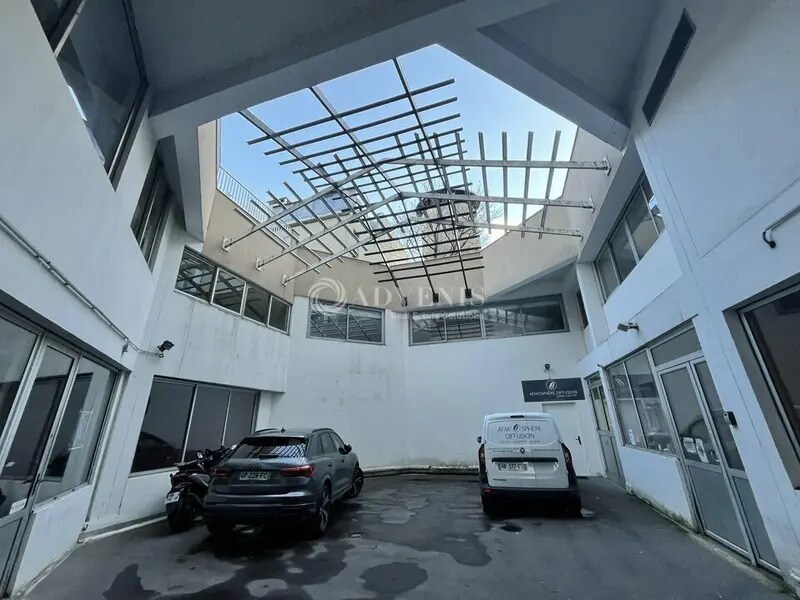 Immeuble residentiel dans Courbevoie à vendre Photo intérieure– Image 1 sur 15