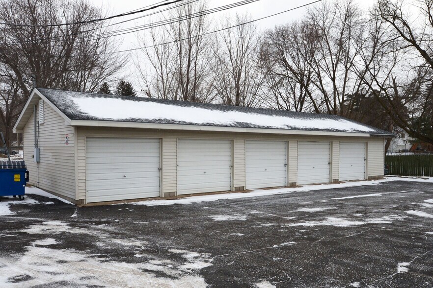 4066-4070 White Bear Avenue portefeuille de 2 biens à vendre sur LoopNet.fr - Photo de l’immeuble – Image 2 sur 11