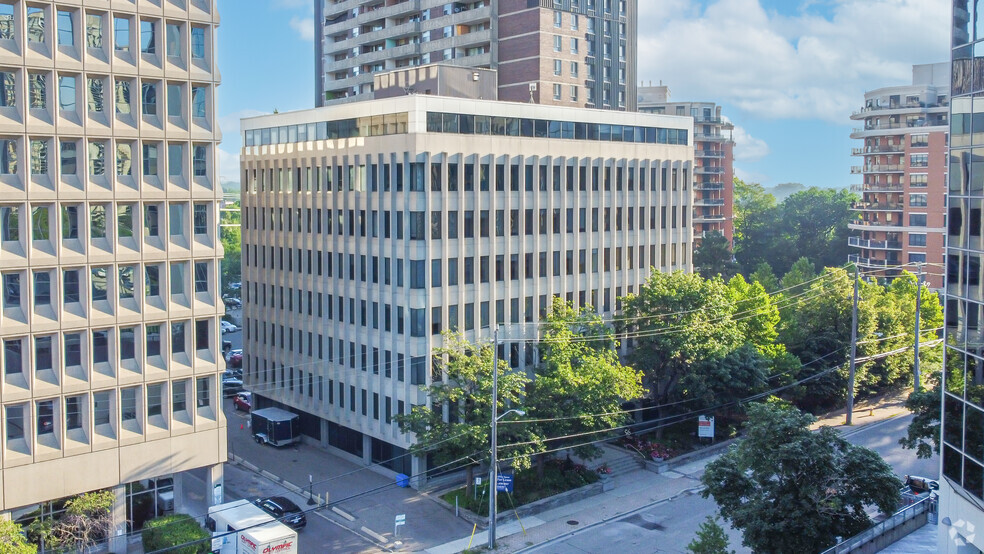 56 Aberfoyle Cres, Toronto, ON à louer - Photo principale – Image 1 sur 7