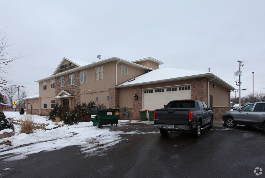 913 Manor Dr NE, Spring Lake Park, MN à louer - Photo de l’immeuble – Image 2 sur 29