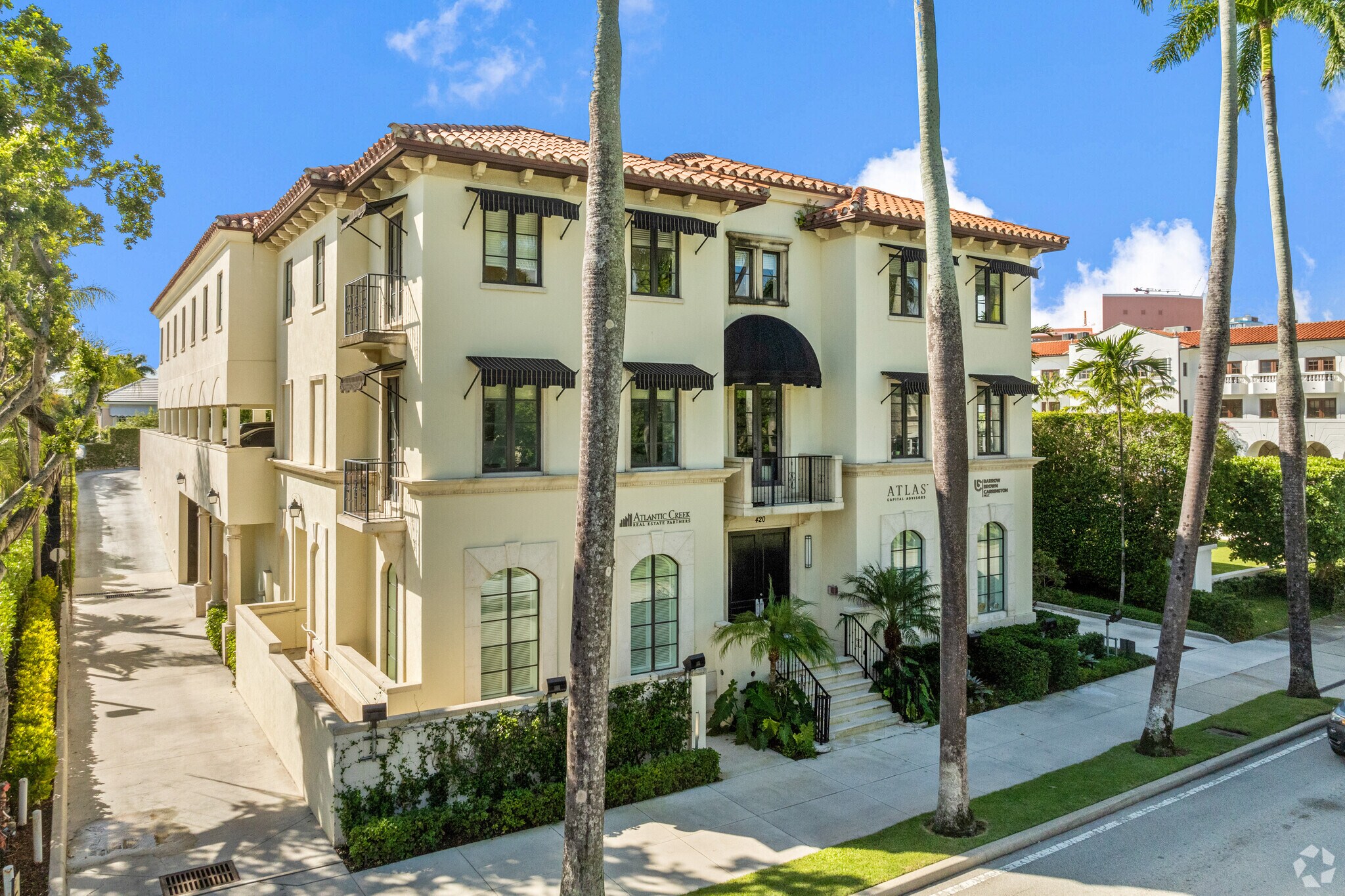 420 Royal Palm Way, Palm Beach, FL à louer Photo de l’immeuble– Image 1 sur 11