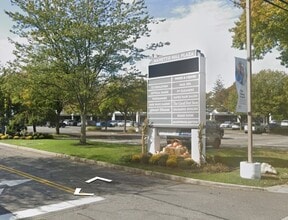 6-52 Manetto Hill Rd, Plainview, NY à louer Autre– Image 1 sur 2