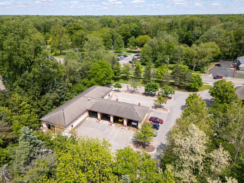 910 S Main St, Chelsea, MI à vendre - Photo de l’immeuble – Image 2 sur 8