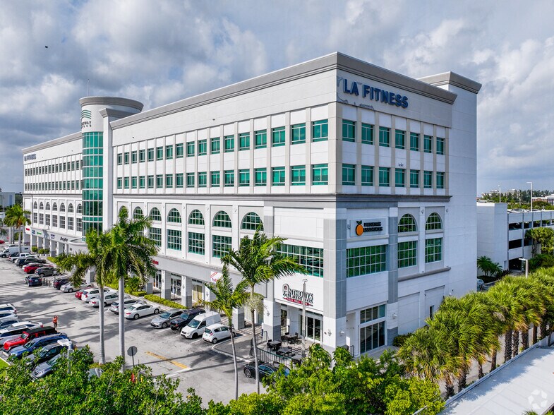 1801-1837 NE 123rd St, North Miami, FL à louer - Photo de l’immeuble – Image 2 sur 26