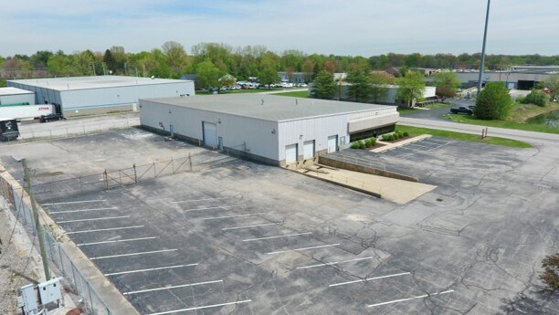 320 Transfer Dr, Indianapolis, IN à louer - Photo de l’immeuble – Image 2 sur 10