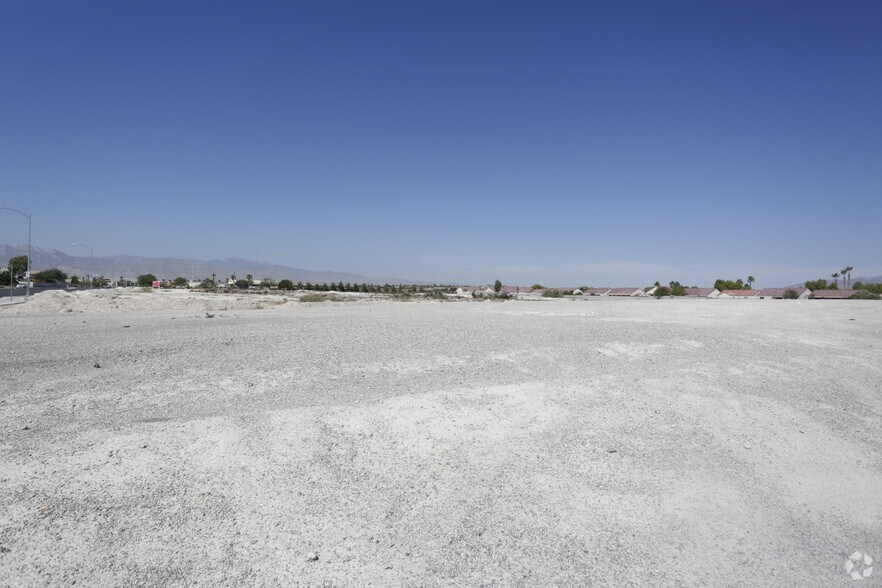 2024 W Ann Rd, North Las Vegas, NV à vendre - Photo de l’immeuble – Image 3 sur 5