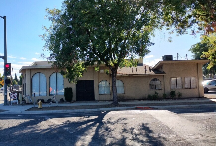 700 Scenic Dr, Modesto, CA à louer - Photo de l’immeuble – Image 2 sur 3