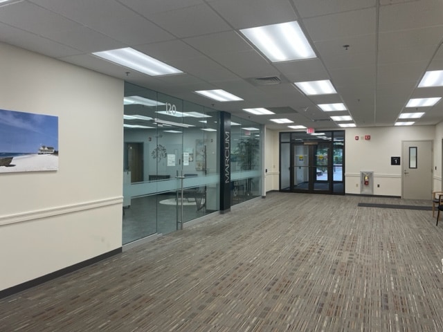 101 Munson St, Greenfield, MA à louer - Hall d’entrée – Image 3 sur 22