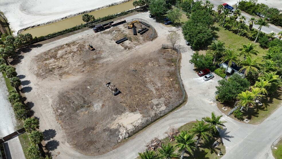 3401 Old Metro Pky, Fort Myers, FL à louer - Photo de l’immeuble – Image 2 sur 6