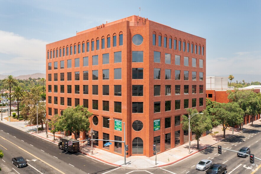 3801 University Ave, Riverside, CA à louer - Photo de l’immeuble – Image 1 sur 7