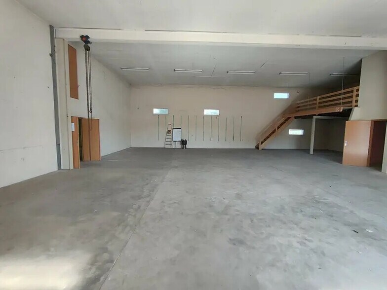 Local d'activités dans Bourgoin-Jallieu à vendre - Photo intérieure – Image 3 sur 9