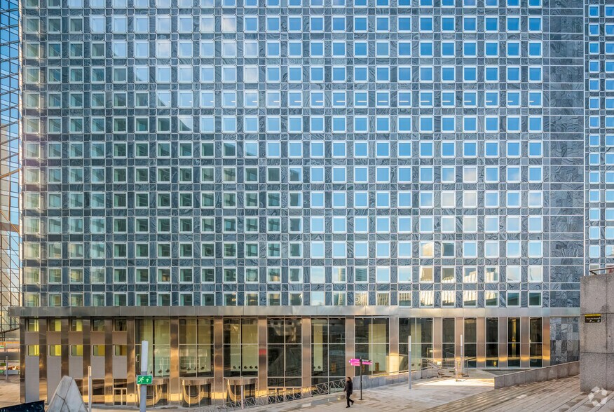 6 Place Des Degrés, Puteaux à louer - Photo de l’immeuble – Image 2 sur 3