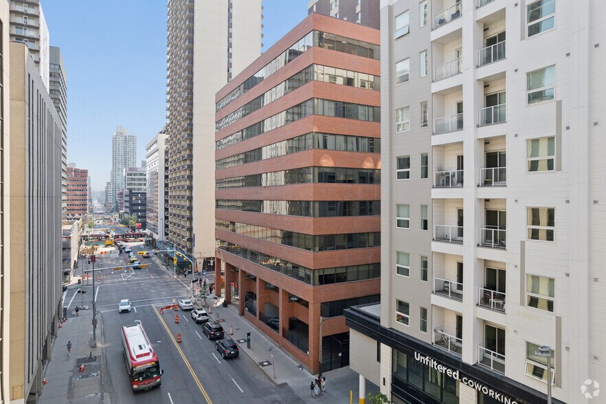 900 6th Ave SW, Calgary, AB à vendre - Photo de l’immeuble – Image 2 sur 7