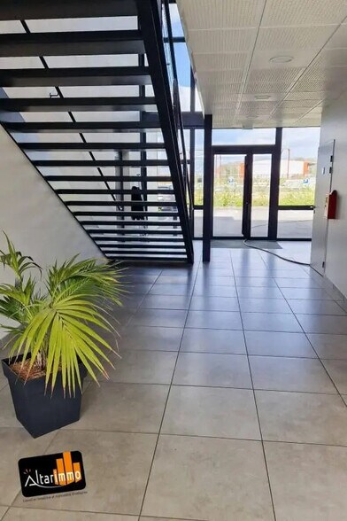 Bureau dans Nogent-le-Phaye à vendre - Hall d’entrée – Image 2 sur 5