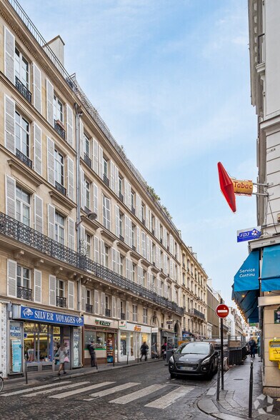 Rue Washington, Paris à vendre - Photo principale – Image 1 sur 3