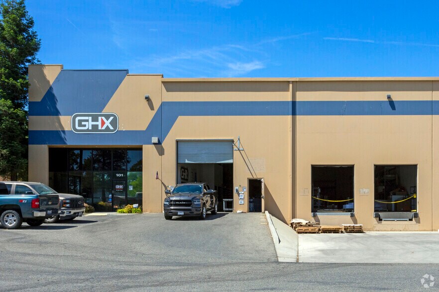 5555 E Lamona Ave, Fresno, CA à louer - Photo de l’immeuble – Image 2 sur 6