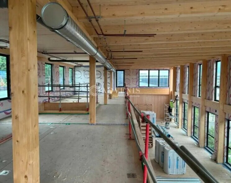 Bureau dans Champs-sur-Marne à louer - Photo de l’immeuble – Image 1 sur 12