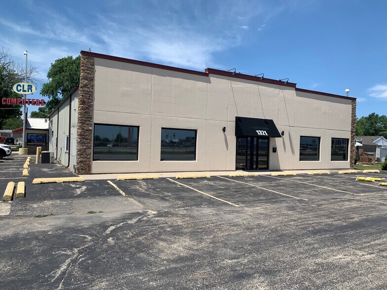 1321 N Arthur Burch Dr, Bourbonnais, IL à vendre - Photo de l’immeuble – Image 2 sur 2