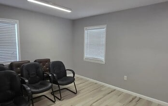 7714 Massachusetts Ave, New Port Richey, FL à louer Photo intérieure– Image 2 sur 5