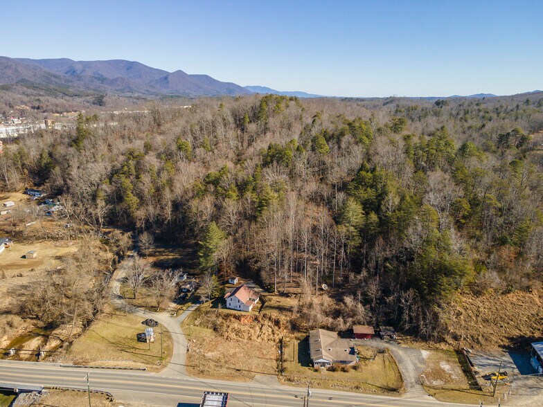 717 Bat Cave Rd, Old Fort, NC à vendre - Photo de l’immeuble – Image 3 sur 11