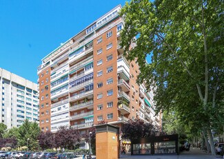 Plus de détails pour Calle Panamá, 5, Madrid - Local commercial à louer