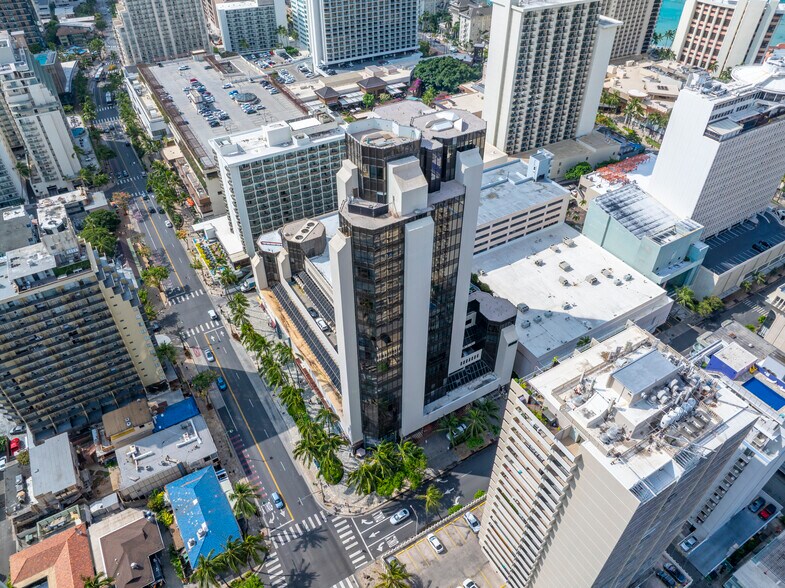 2255 Kuhio Ave, Honolulu, HI à louer - Photo de l’immeuble – Image 3 sur 7