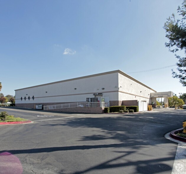 1700 W Whittier Blvd, La Habra, CA à louer - Photo de l’immeuble – Image 3 sur 3