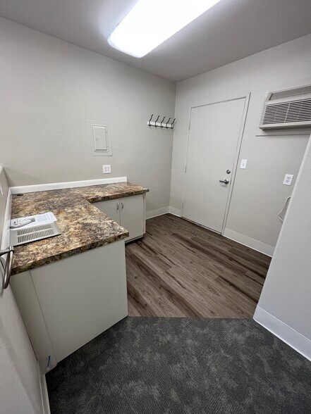 4831 River Rd, Keizer, OR à louer - Photo de l’immeuble – Image 3 sur 16
