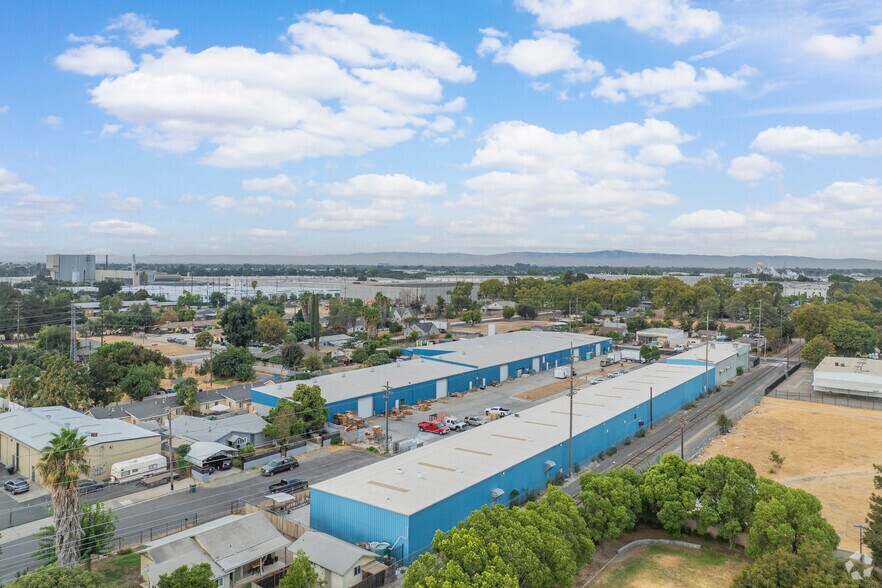 236 S Santa Cruz Ave, Modesto, CA à louer - Aérien – Image 3 sur 5