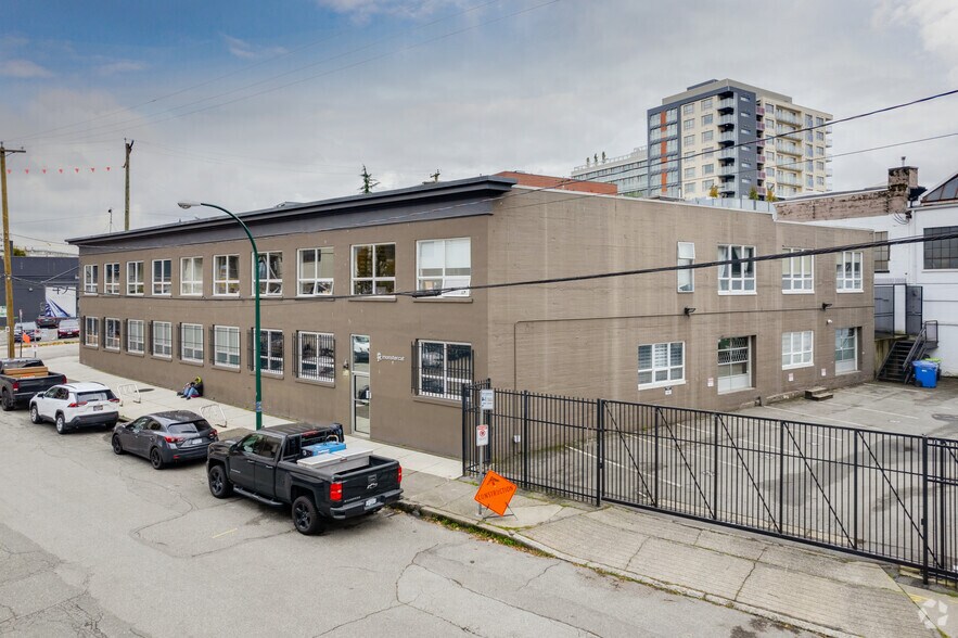 49 Dunlevy Ave, Vancouver, BC à louer - Photo de l’immeuble – Image 2 sur 6