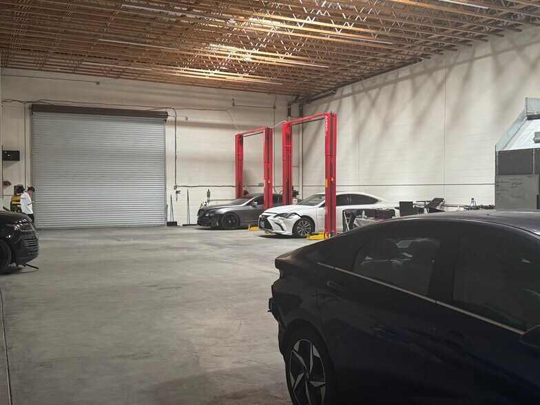 7626 Balboa Blvd, Van Nuys, CA à louer - Photo de l’immeuble – Image 3 sur 10