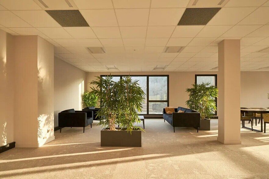 Bureau dans Tarare à vendre - Photo de l’immeuble – Image 2 sur 8