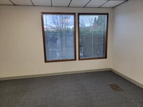 5002-5008 Commercial St SE, Salem, OR à louer Photo intérieure– Image 2 sur 6