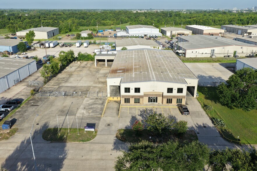 14025 Interdrive E, Houston, TX à louer - Photo de l’immeuble – Image 2 sur 4