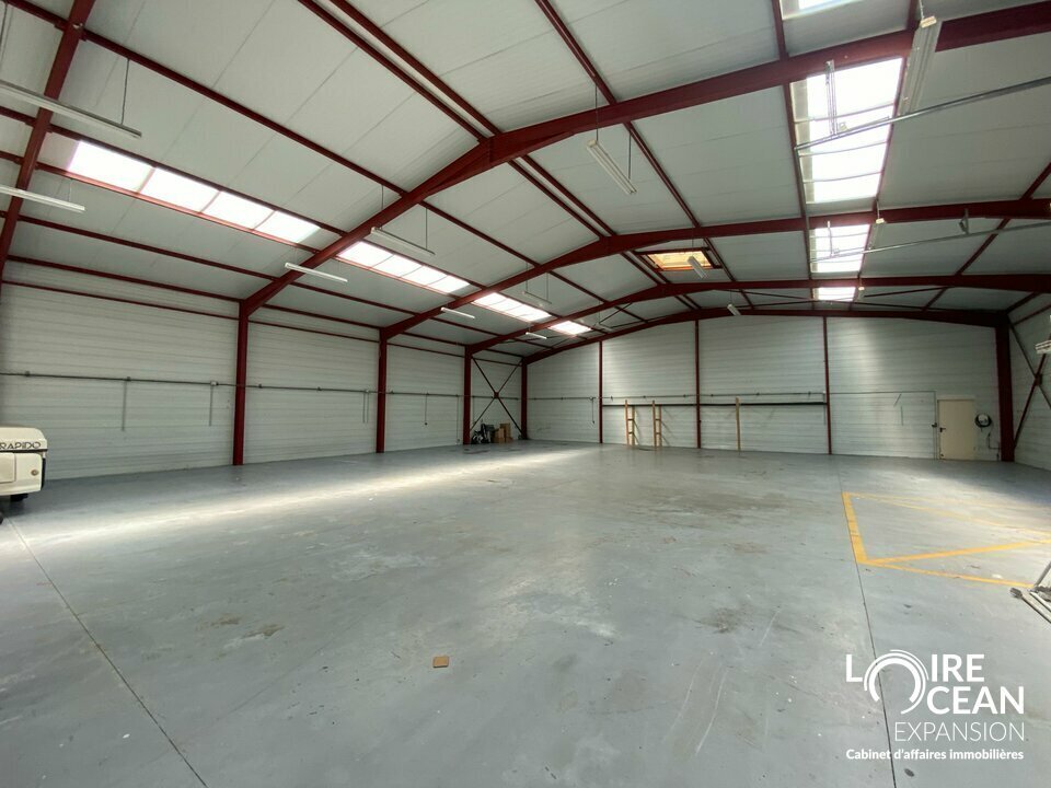 Local d'activités dans Saint-Philbert-de-Grand-Lieu à vendre Photo de l’immeuble– Image 1 sur 13