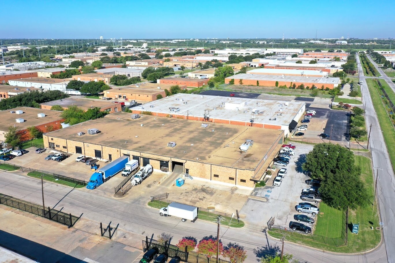8401 Chancellor Row, Dallas, TX à louer Photo principale– Image 1 sur 7