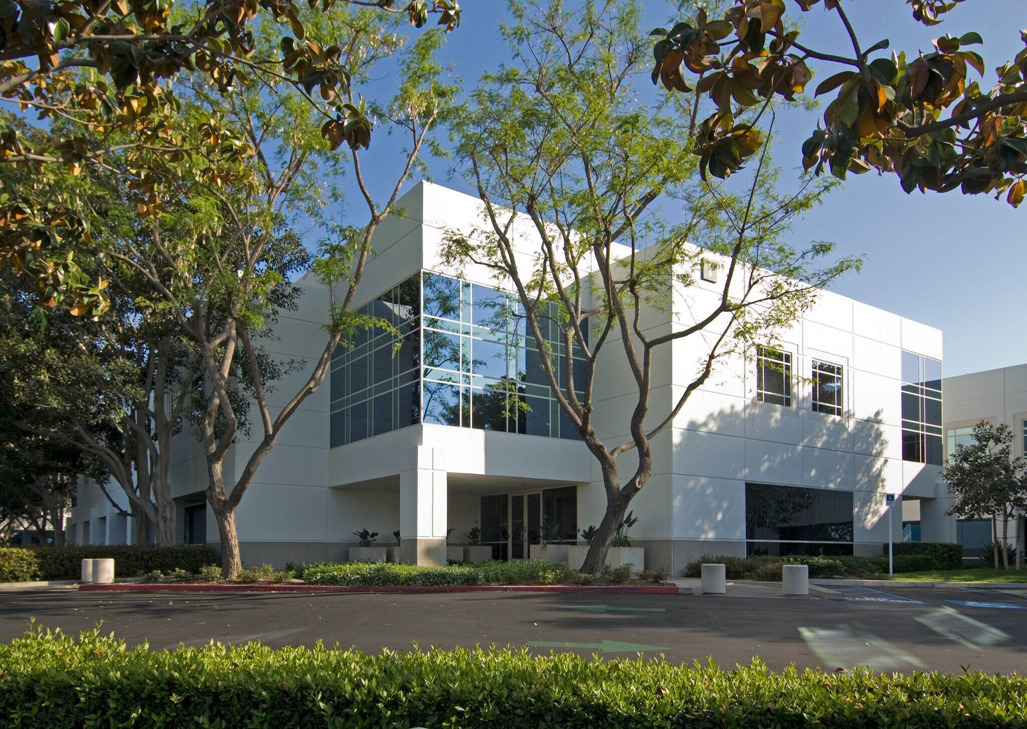 1 Technology Dr, Irvine, CA à louer Photo de l’immeuble– Image 1 sur 4