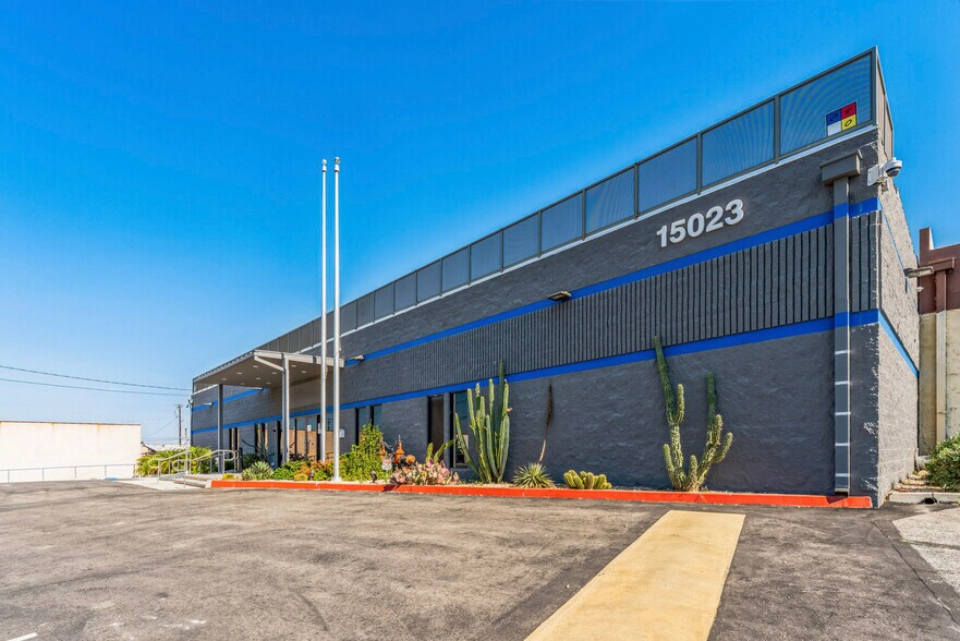 15023 Ramona Blvd, Baldwin Park, CA à louer - Photo principale – Image 1 sur 6