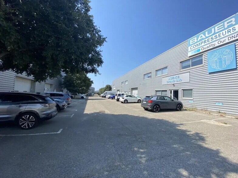 Local d’activités dans La Ciotat à louer - Photo de l’immeuble – Image 2 sur 10
