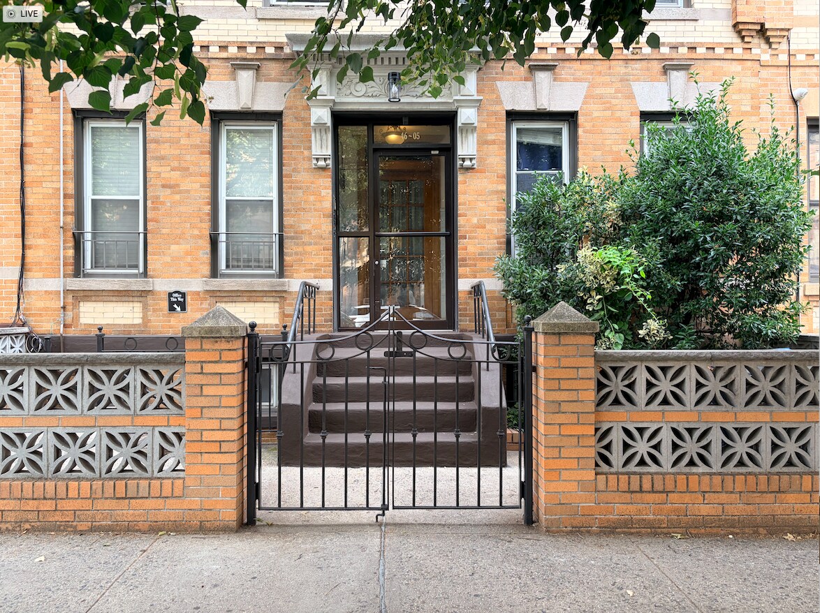 4605 30th Ave, Astoria, NY à vendre Photo de l’immeuble– Image 1 sur 48