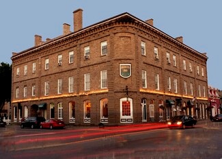 Plus de détails pour 111 St Lawrence St, Merrickville, ON - Hôtellerie à vendre