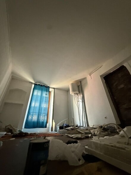 Local commercial dans Paris à louer - Photo de l’immeuble – Image 2 sur 6